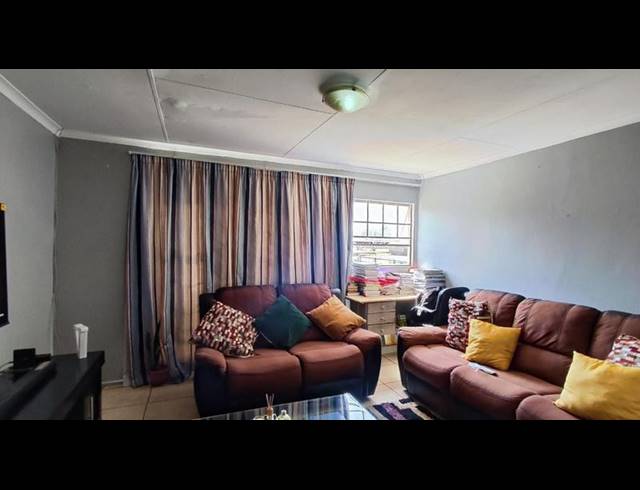 3 BEDROOM APARTMENT FOR SALE IN RAVENSWOOD